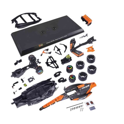 McLaren F1 MCL38 - Lando Norris With Helmet - Model Kit 1:24XP109967